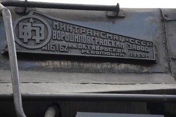 Табличка на паровозе на железнодорожном вокзале Ессентуков