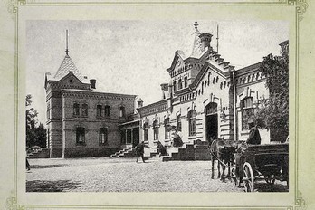 Вход в жд вокзал Ессентуков в начале прошлого века