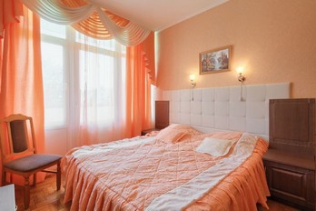 Спальня в апартаментах санатория Анджиевского города Ессентуки в корпусе Вилла Герман