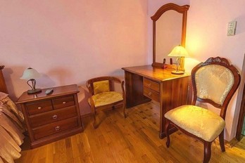 Мебель одноместного однокомнатного номера комфорт в санатории Долина нарзанов в городе Ессентуки