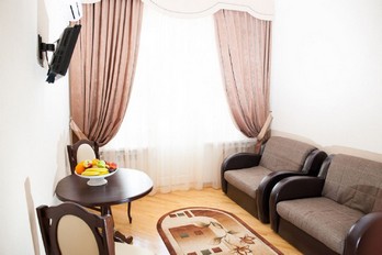 Спальня в номере семейный - санаторий Юность в городе Ессентуки