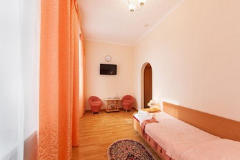 Спальная комната в двухместном стандарте санатория Жемчужина Кавказав городе Ессентуки