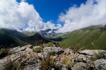 Горы рядом с Тебердой. Северный Кавказ