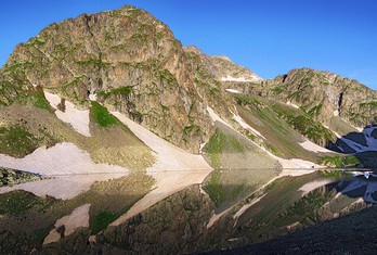 Озеро в горах Абишира-Ахуба