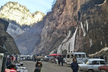 Место торговли на Чегемских водопадах