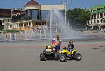 Детские квадроциклы на центральной площади