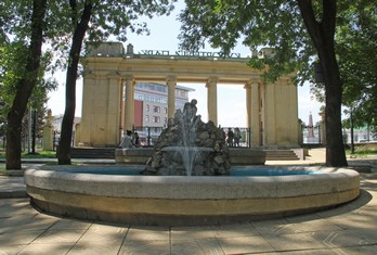 Курортный парк - фонтан при входе