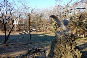 Скульптура Орла на месте первой скульптуры