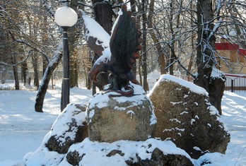 Скульптура Орла - зимой