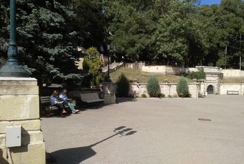 Отдыхающие в парке Ессентуков