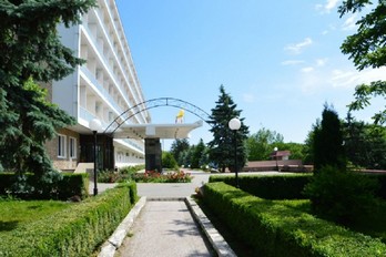 Двор санатория имени Кирова в Пятигорске