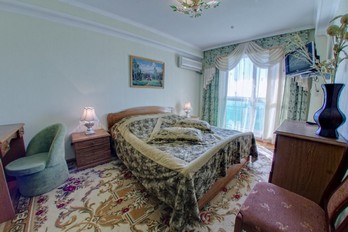Спальня - двухкомнатный двухместный люкс в санатории Пятигорский Нарзан - город-курорт Пятигорск