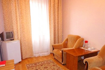Мебель в двухкомнатном семейном обычном номере - санаторий Пятигорье в городе-курорте Пятигорск