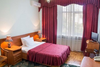 Спальня в однокомнатном одноместном номере первой категории - санаторий Родник - город Пятигорск