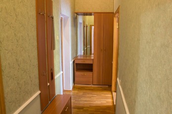 Прихожая в двухкомнатном двухместном люксе в корпусе В санатория Родник в городе Пятигорск