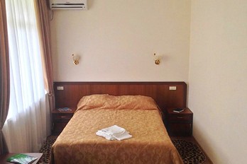 Спальня в номере двухместный стандарт плюс в санатории Руно - город Пятигорск