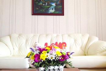 Роскошный диван в номере студия санатория Руно - город Пятигорск