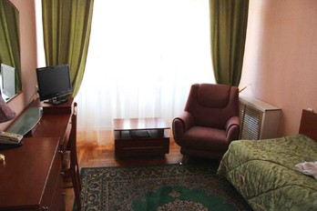 Мебель в номере одноместный однокомнатный в санатории Тарханы - город Пятигорск