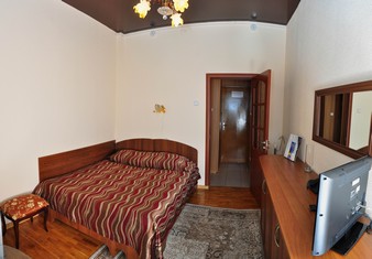 Спальня в одноместном однокомнатном номере санатория Зори Ставрополья - город Пятигорск