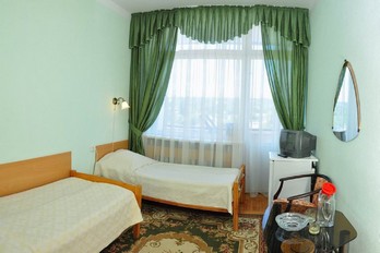 Спальня в двухместном однокомнатном номере второй категории санатория Зори Ставрополья - город Пятигорск