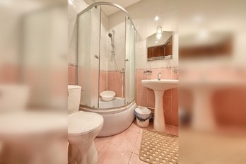 Ванная комната в одноместном номере первой категории - санаторий имени Анджиевского в городе Ессентуки