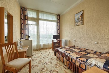 Спальня в одноместном номере первой категории - санаторий имени Анджиевского в городе Ессентуки