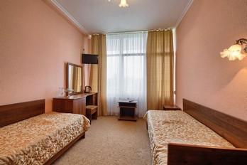 Спальня в номере двухместный первой категории - санаторий имени Анджиевского в городе Ессентуки