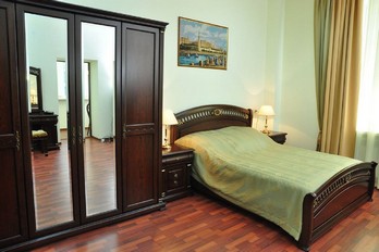 Спальня в номере двухместный люкс с балконом - санаторий Анджиевского в городе Ессентуки
