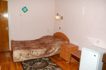 Спальня в однокомнатном номере третьей категории с удобствами в санатории Целебный Ключ в г.Ессентуки