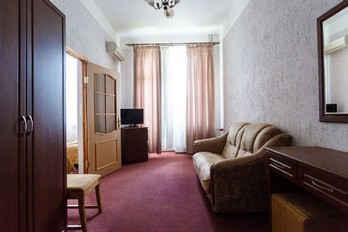Гостиная в двухкомнатном двухместном улучшенном номере - санаторий Центросоюз г.Ессентуки