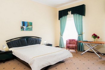 Спальня в номере двухместный однокомнатный комфорт - санаторий Долина нарзанов в Ессентуках