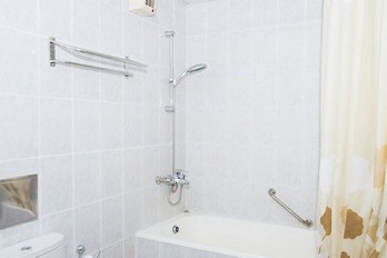 Ванная комната в номере двухместный стандарт - санаторий Долина нарзанов в городе Ессентуки