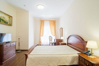 Спальня в номере двухместный двухкомнатный люкс - санаторий Долина нарзанов в городе Ессентуки