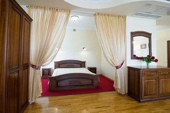 Апартамент санатория Долина нарзанов города Ессентуки - кровать