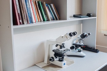 Микроскопы в лаборатории санатория Исток
