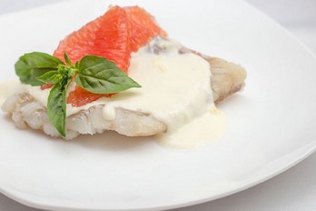 Рыбное блюдо из лосося в ресторане санатория Исток г.Ессентуки