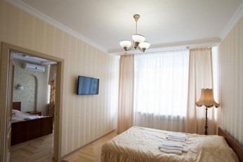 Спальня в двухместном люксе санатория имени Калинина в городе Ессентуки