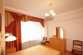 Спальня в номере люкс - санаторий имени Калинина в Ессентуках