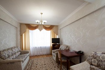 Гостиная в номер люкс трехкомнатный - санаторий имени Калинина в городе Ессентуки