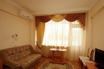Комната в номере одноместный стандарт - санаторий имени Калинина в городе Ессентуки