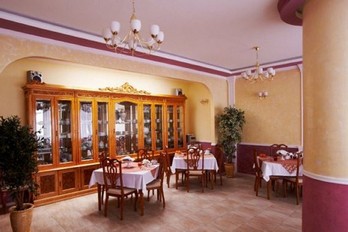 Первый обеденный зал в санатории имени Калинина в городе Ессентуки