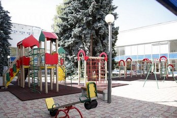 Детская площадка в санатории имени Калинина в городе Ессентуки