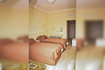 Спальня номера двухместный стандарт - санаторий Казахстан города Ессентуки