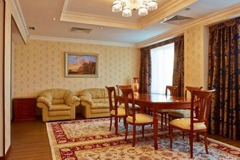 Гостиная в четырехместном сюите - санаторий Казахстан города Ессентуки