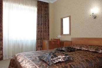 Спальня в одноместном номере санатория Металлург города Ессентуки