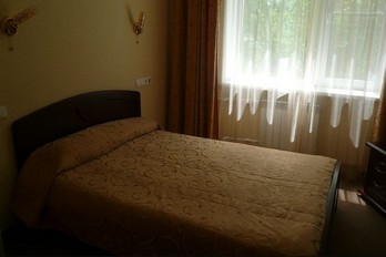 Спальня в номере двухместный однокомнатный - санаторий Металлург города Ессентуки