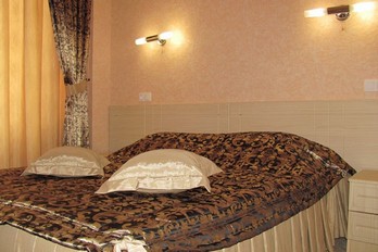 Спальня двухместного люкса санатория Металлург города Ессентуки