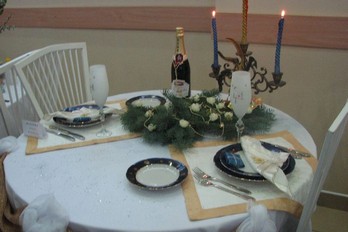 Праздничный стол в VIP-зале столовой санатория Металург города Ессентуки