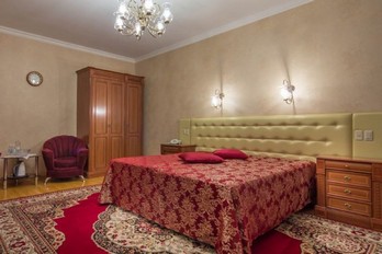 Спальня в номере одноместный стандарт второго корпуса - санаторий Москва в Ессентуках