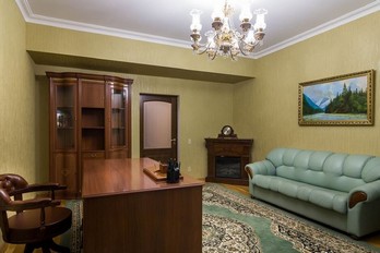 Кабинет в трехконатном люксе в санатории Москва города Ессентуки